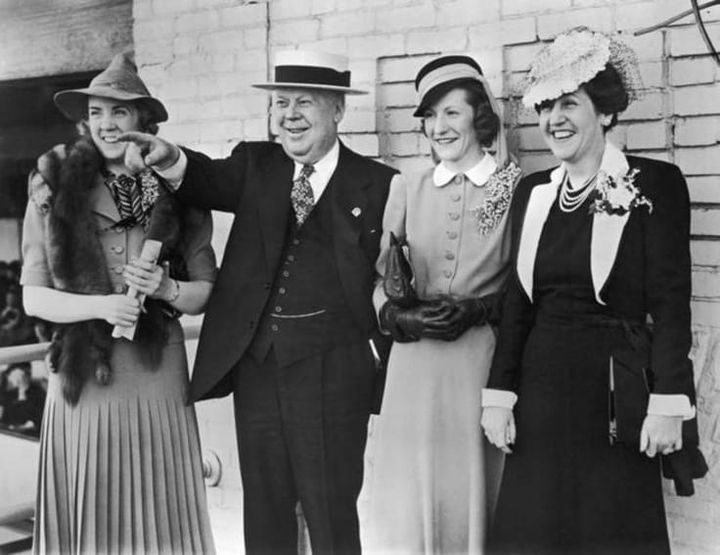 Kentucky Derby, vintage photo, 1930s fashion, boater hat, Derby tradition, American style