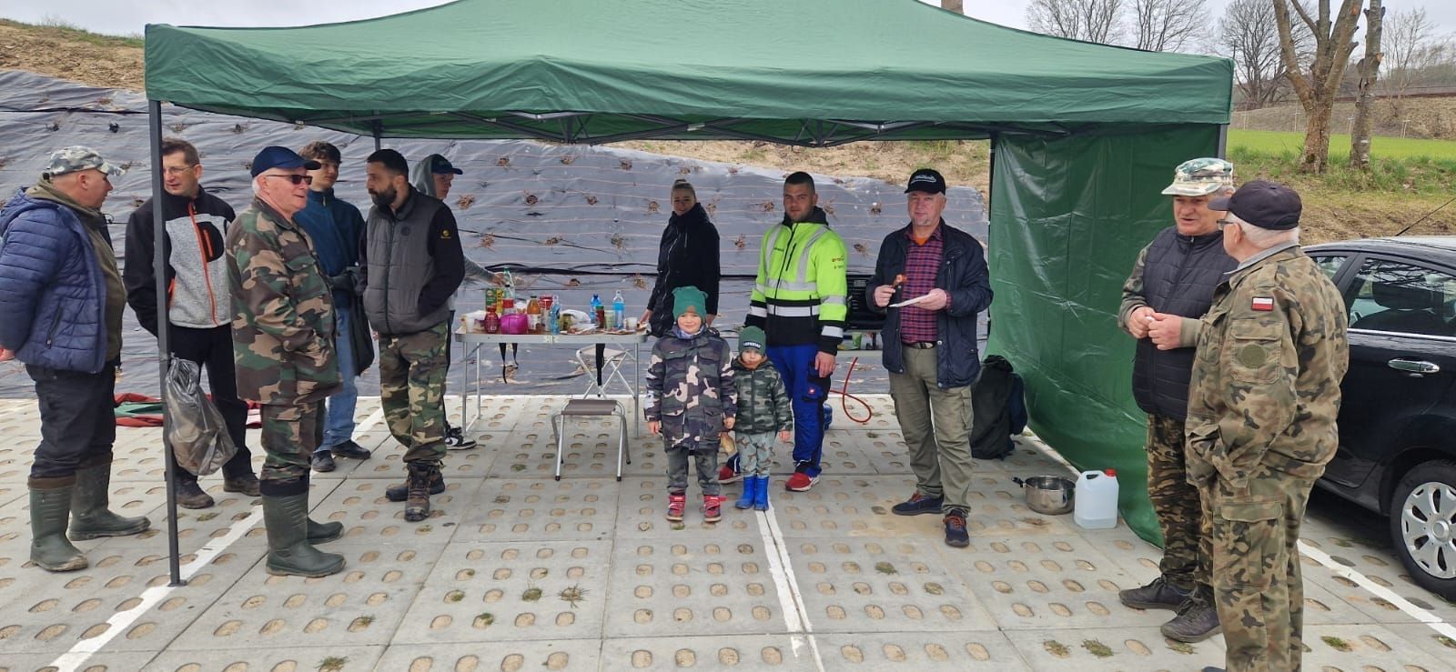 Sprzątanie jeziora Gałęźnego