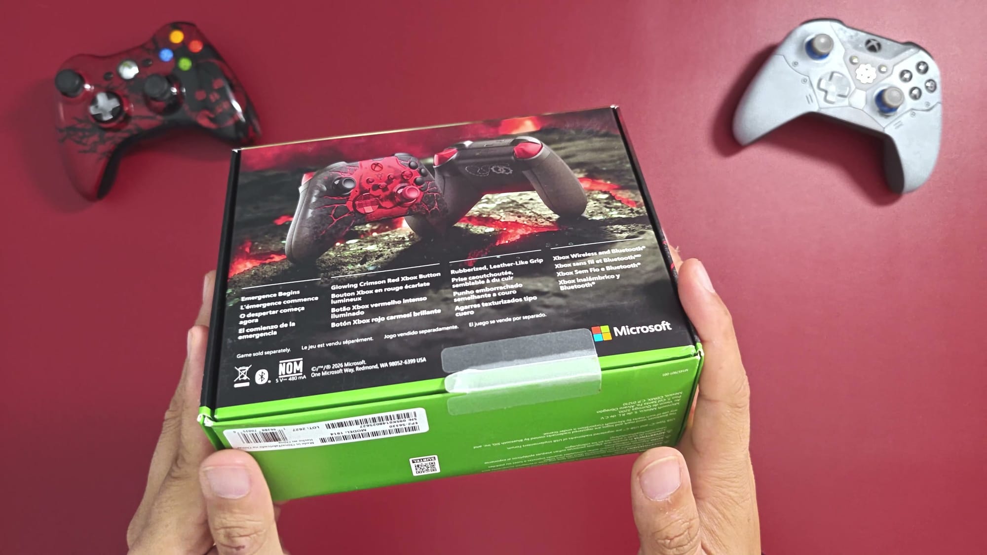 Back of the Gears of War E-Day Xbox controller box listing its features