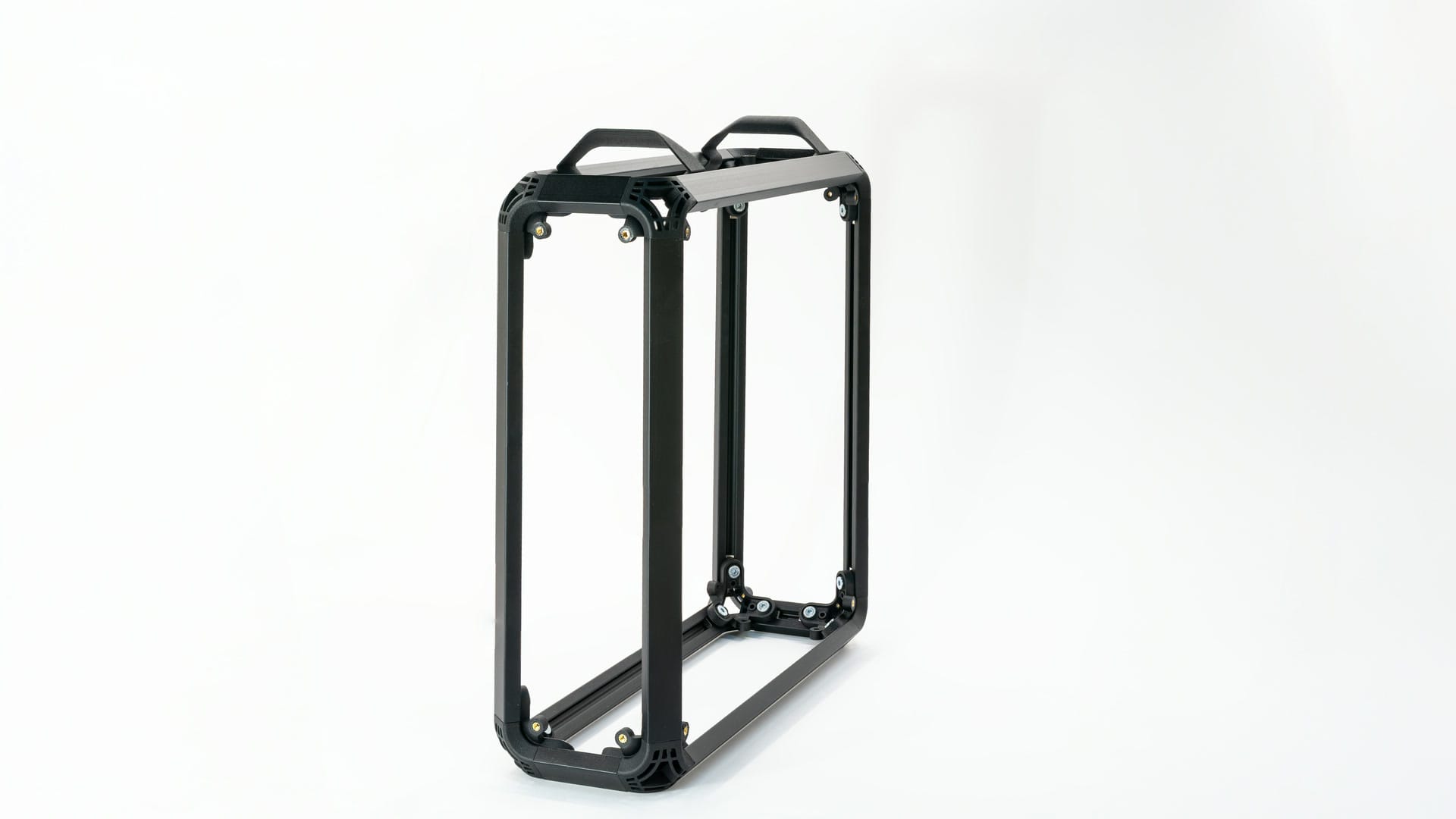 The bare aluminium frame of the Lucebox Zero 495 case