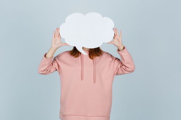 Pensamientos intrusivos: ejemplos que te ayudarán a identificarlos