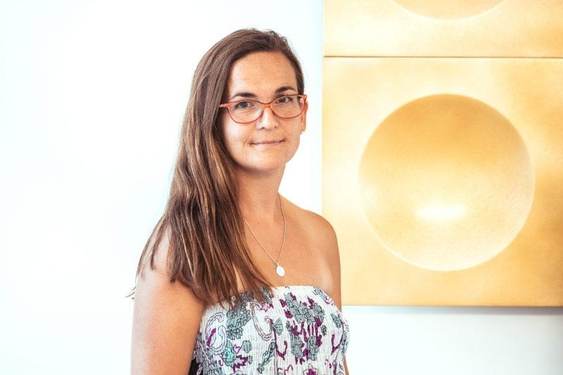 Gynekoložka a sexuoložka MUDr. Petra Vrzáčková, host první série podcastu Přiznej barvu o ženském cyklu a intimitě.