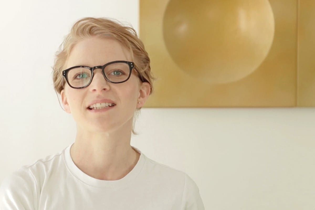 Designérka Anna Marešová ve svém studiu v Praze na Letné.