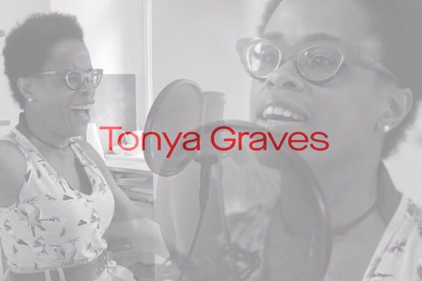 Zpěvačka Tonya Graves v úvodní epizodě podcastu Přiznej barvu o mýtech kolem menstruace a menopauzy.
