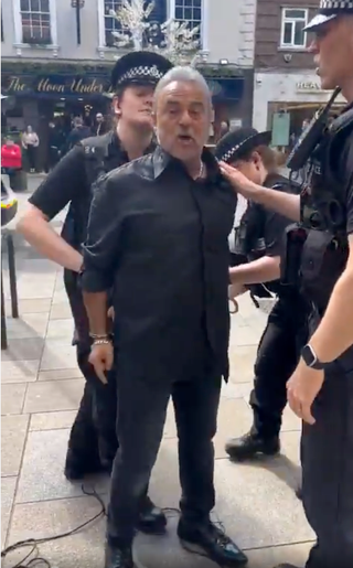 Pastor gearresteerd wegens evangelisering in Watford
