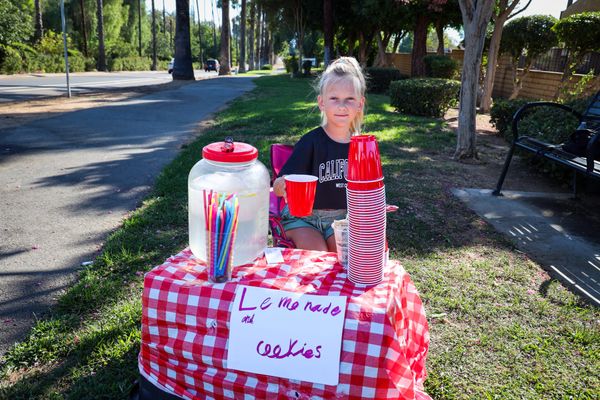 Ukrainian Refugee Girl Finds American Dream One Cup at a Time