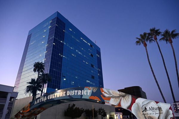 Riverside unveils first roadway-spanning mural as gateway to Arts and Culture District