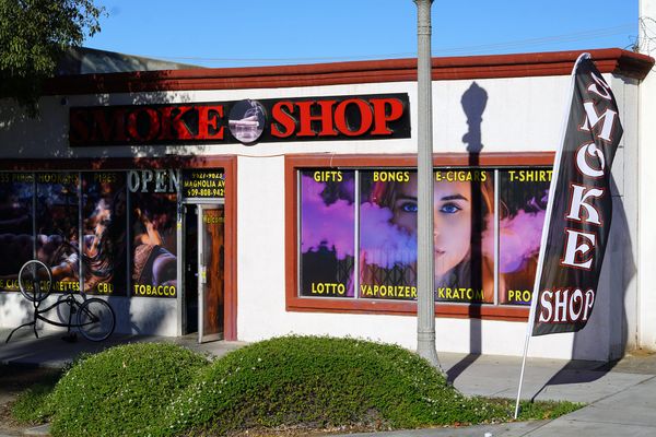 Committee Directs Ban on Standalone Smoke Shops After Meth Pipe Findings