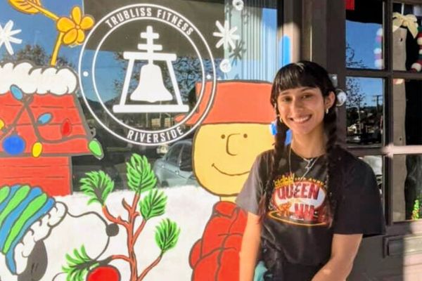 Holiday Window Painters See Business Boom After Gazette Feature