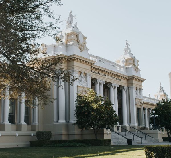 A side view photo of the outside to Riverside County Superior Court