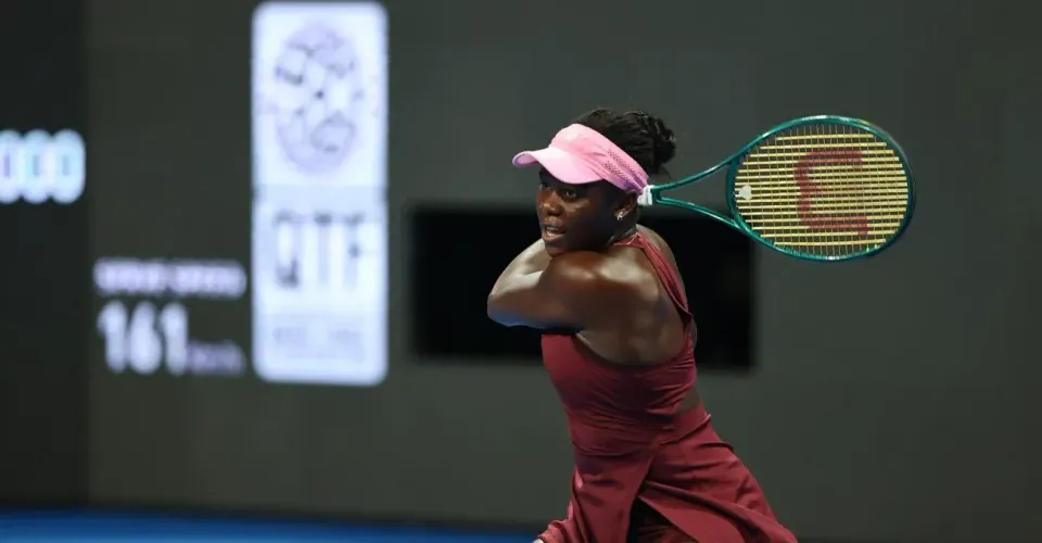 We need to talk about Victoria Mboko's backhand