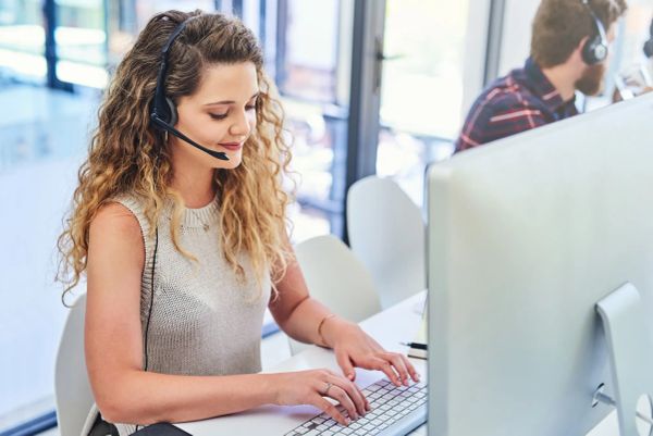 Discover How Customer Service Evolved from Call Centers to AI Assistants