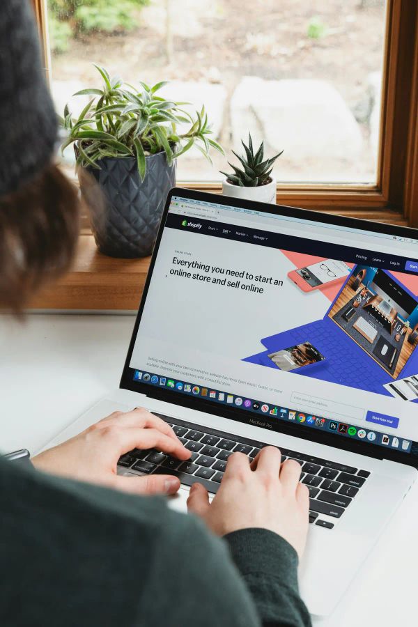 Shopify vs Everyone: Who Owns AI Transactions in 2026?