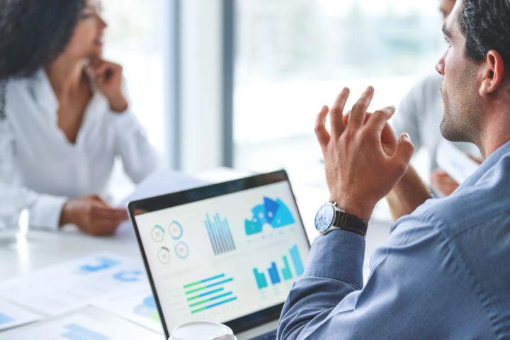 Top 10 Customer service KPIs to track in 2025