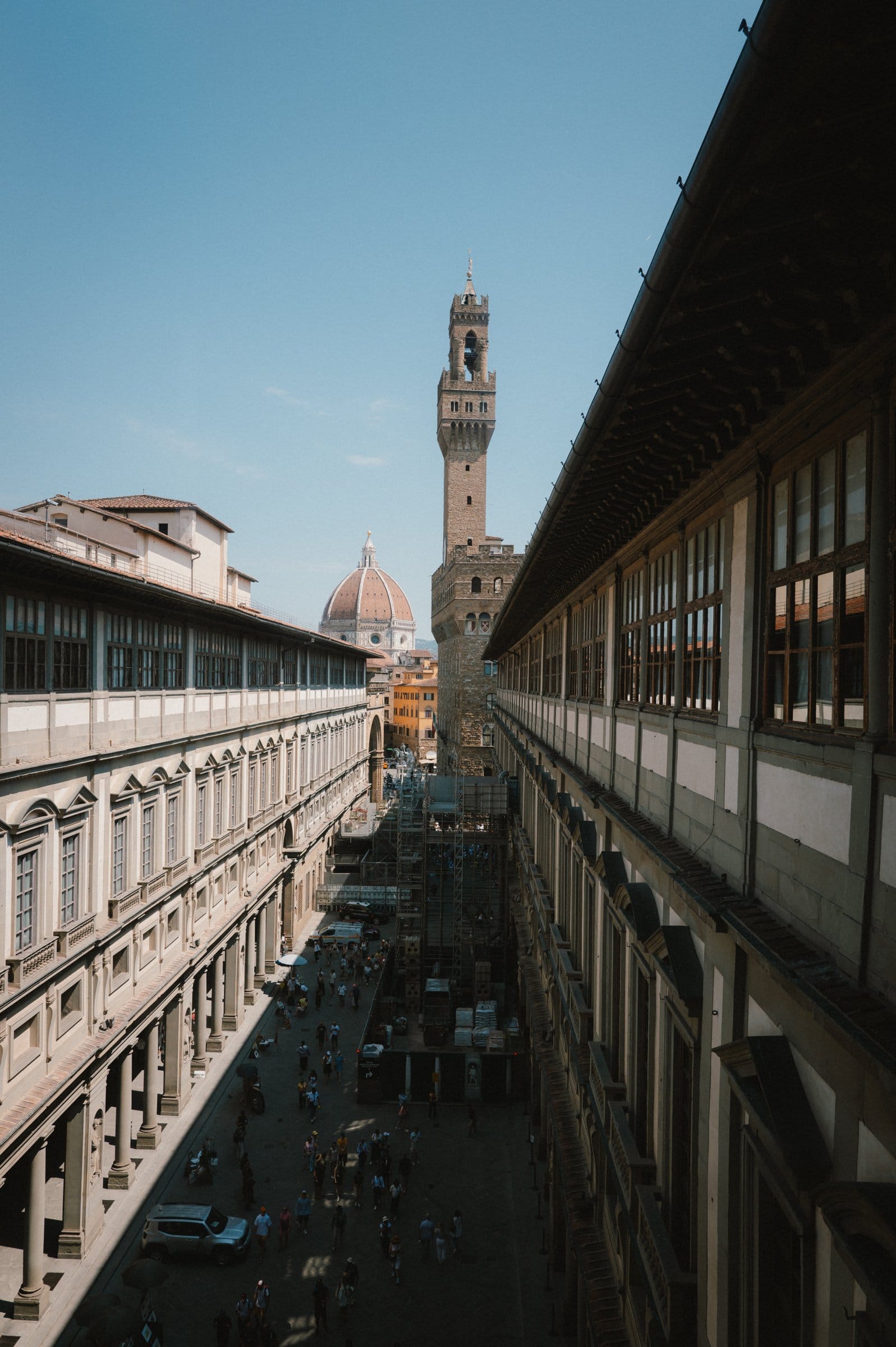 The Uffizi courtyard and the Palazzo Vecchio