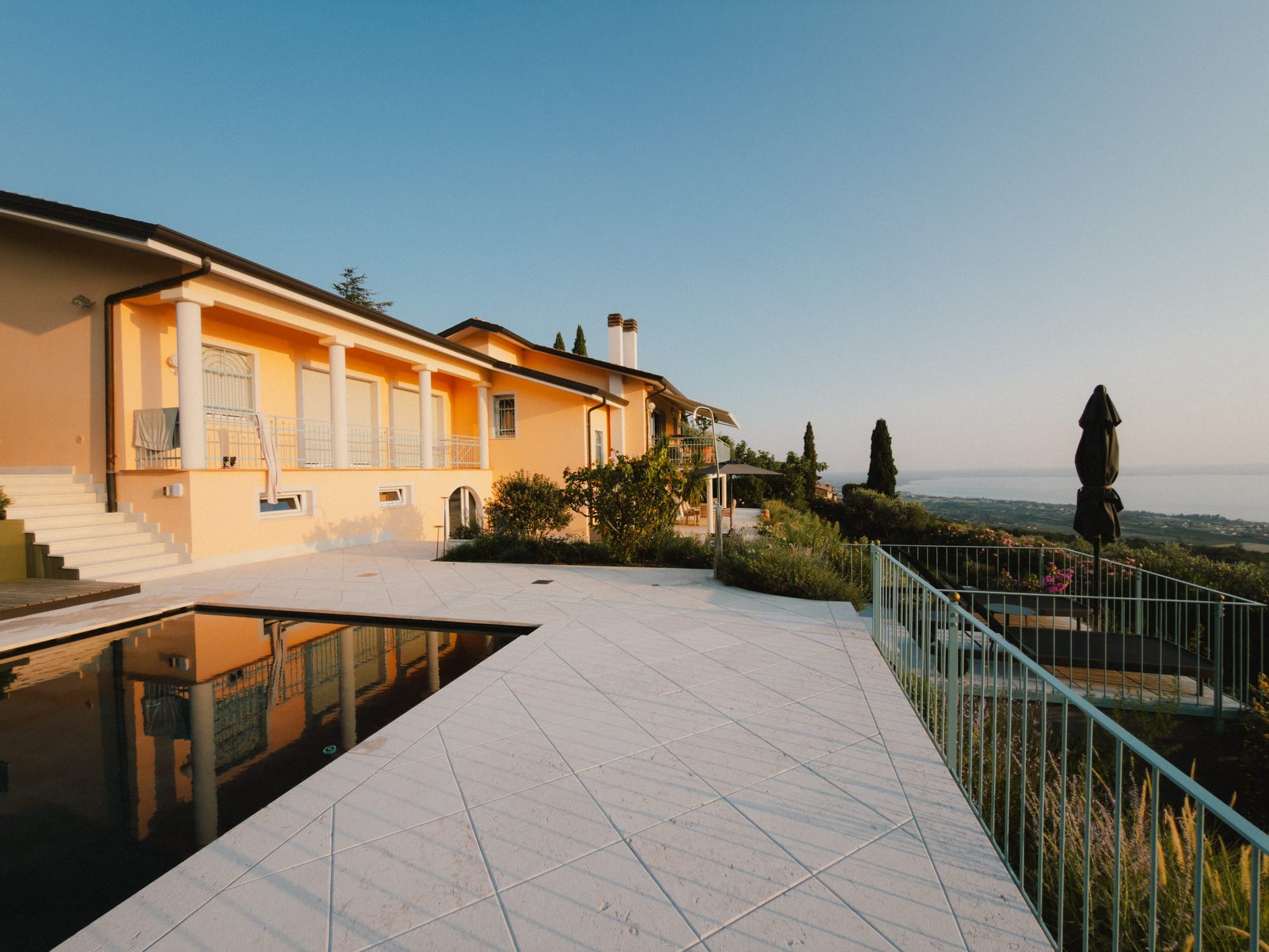 A villa and its pool