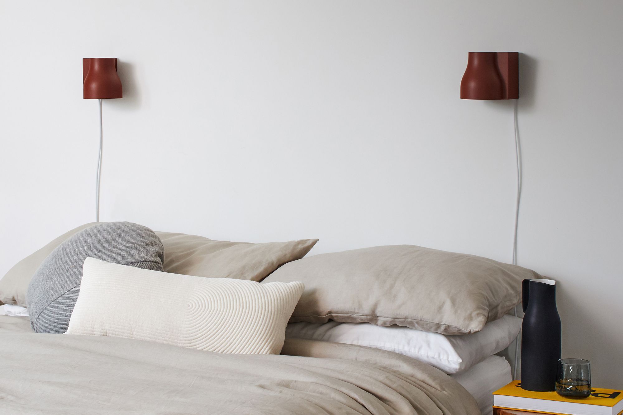 Are Traditional Wall Sconces Outdated? A Comparison with Modern Wall Sconces