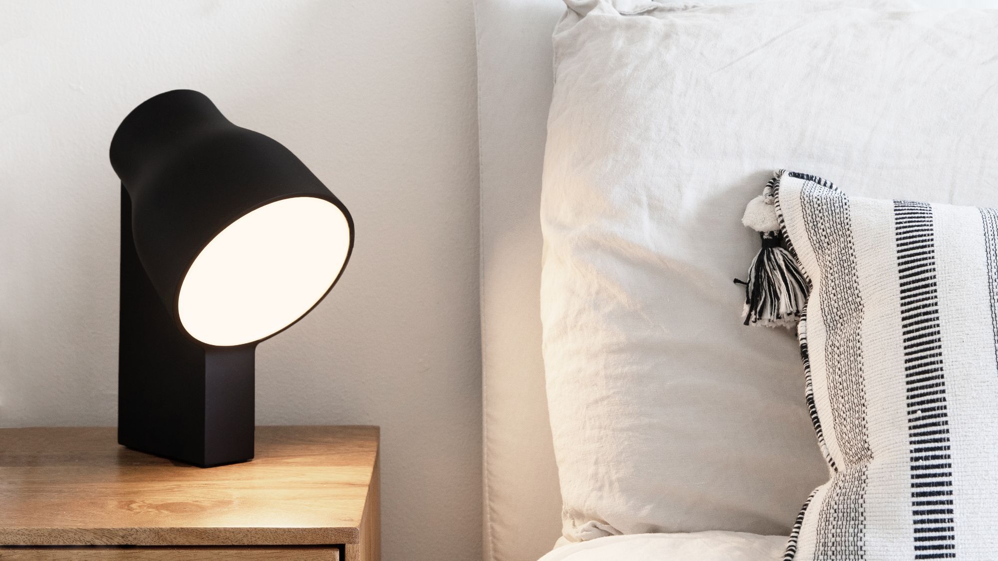How to Choose Nightstand Lights: Ideas for Your Bedroom