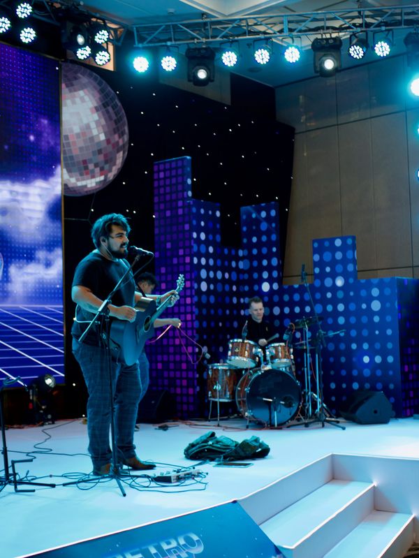 How to Book High-Paying Acoustic Gigs in Premium Markets