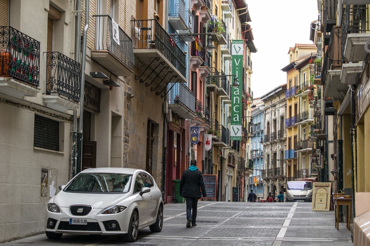 Descubre el carsharing en Pamplona para poder moverte con un vehículo privado de manera cómoda y flexible