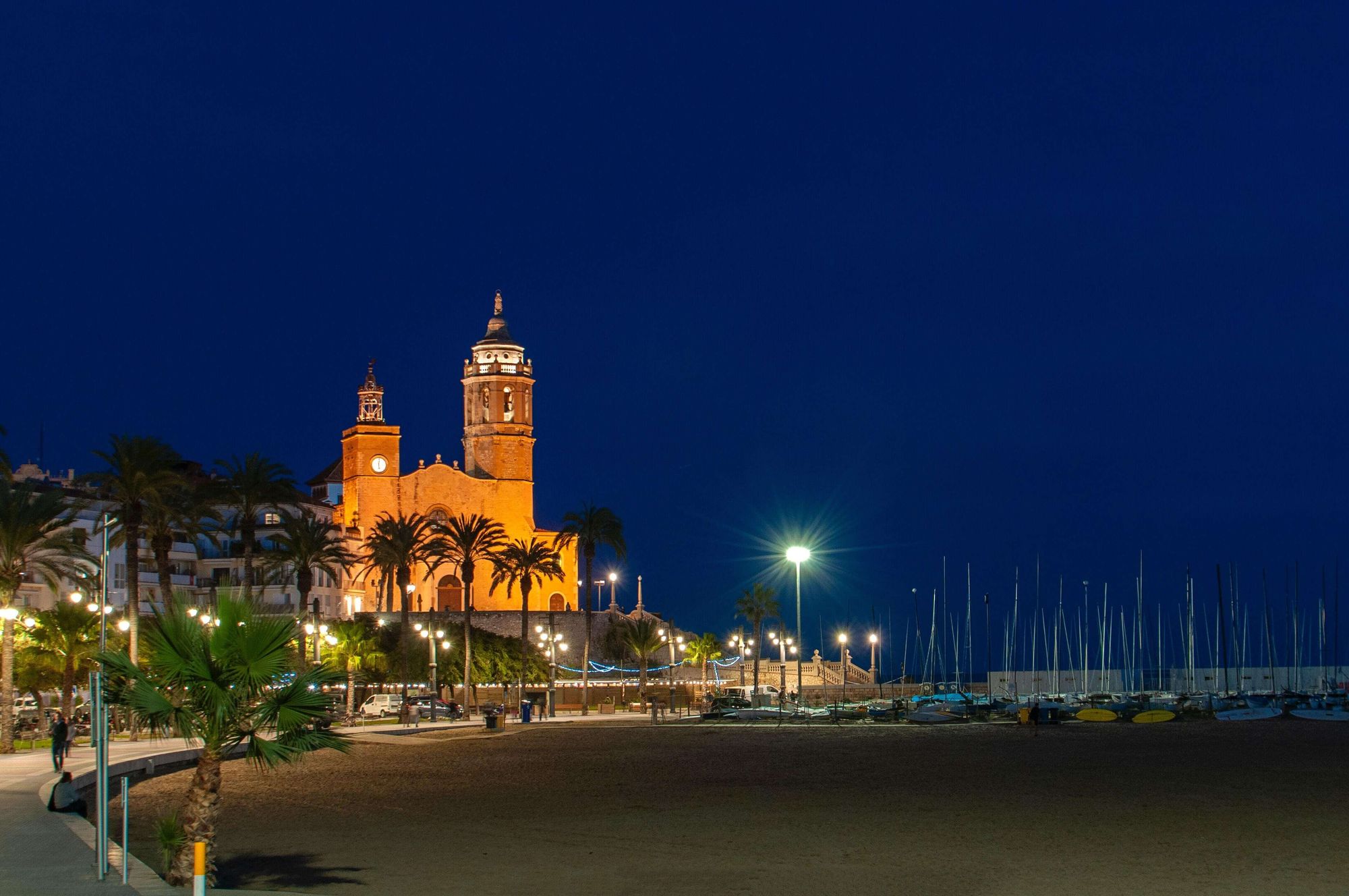 Sitges: Playa y Encanto Costero