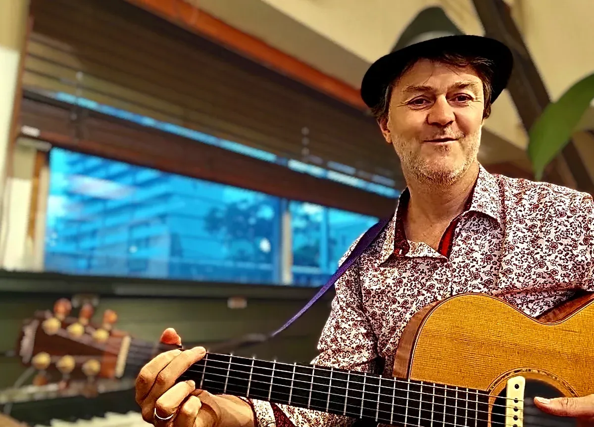 Brian Cullen Irish folk musician performing in Nagoya