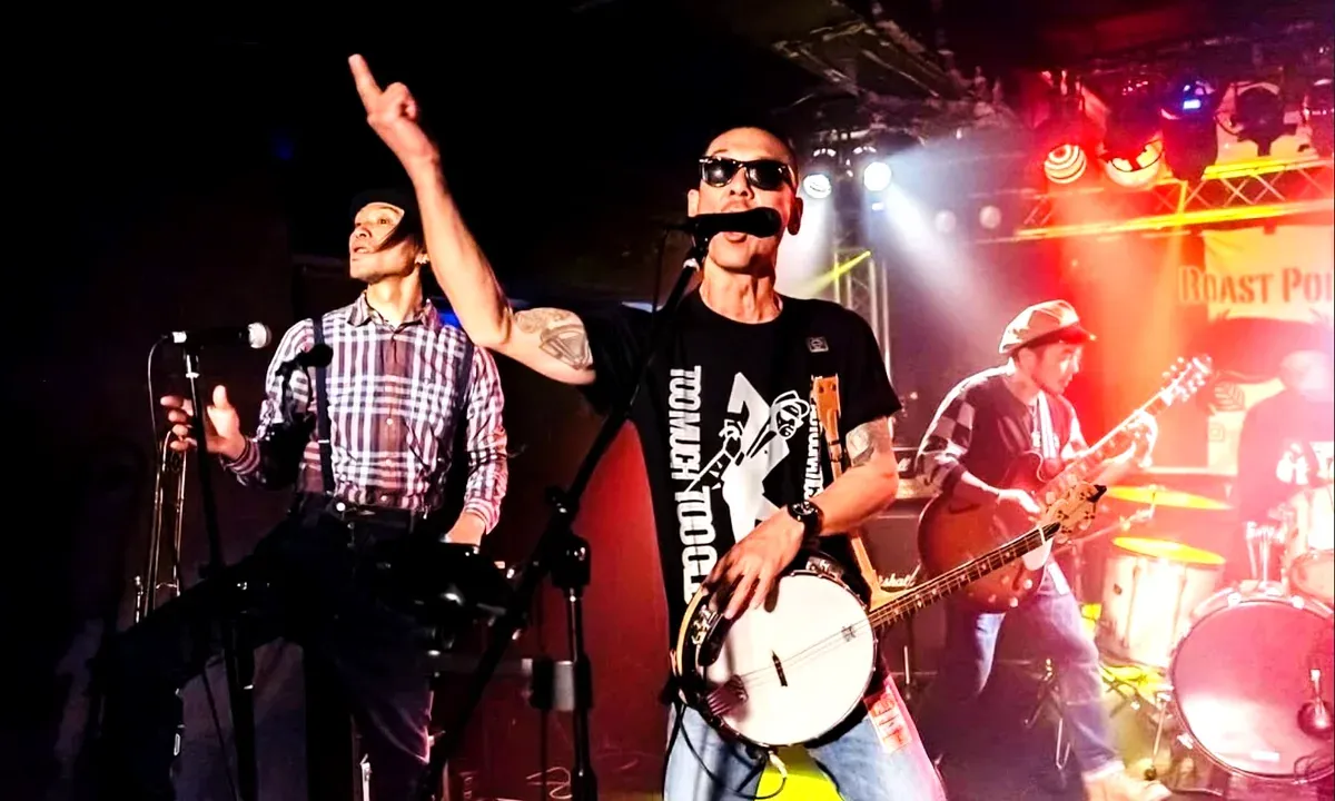 Roast Pork performing Irish session music live in Nagoya