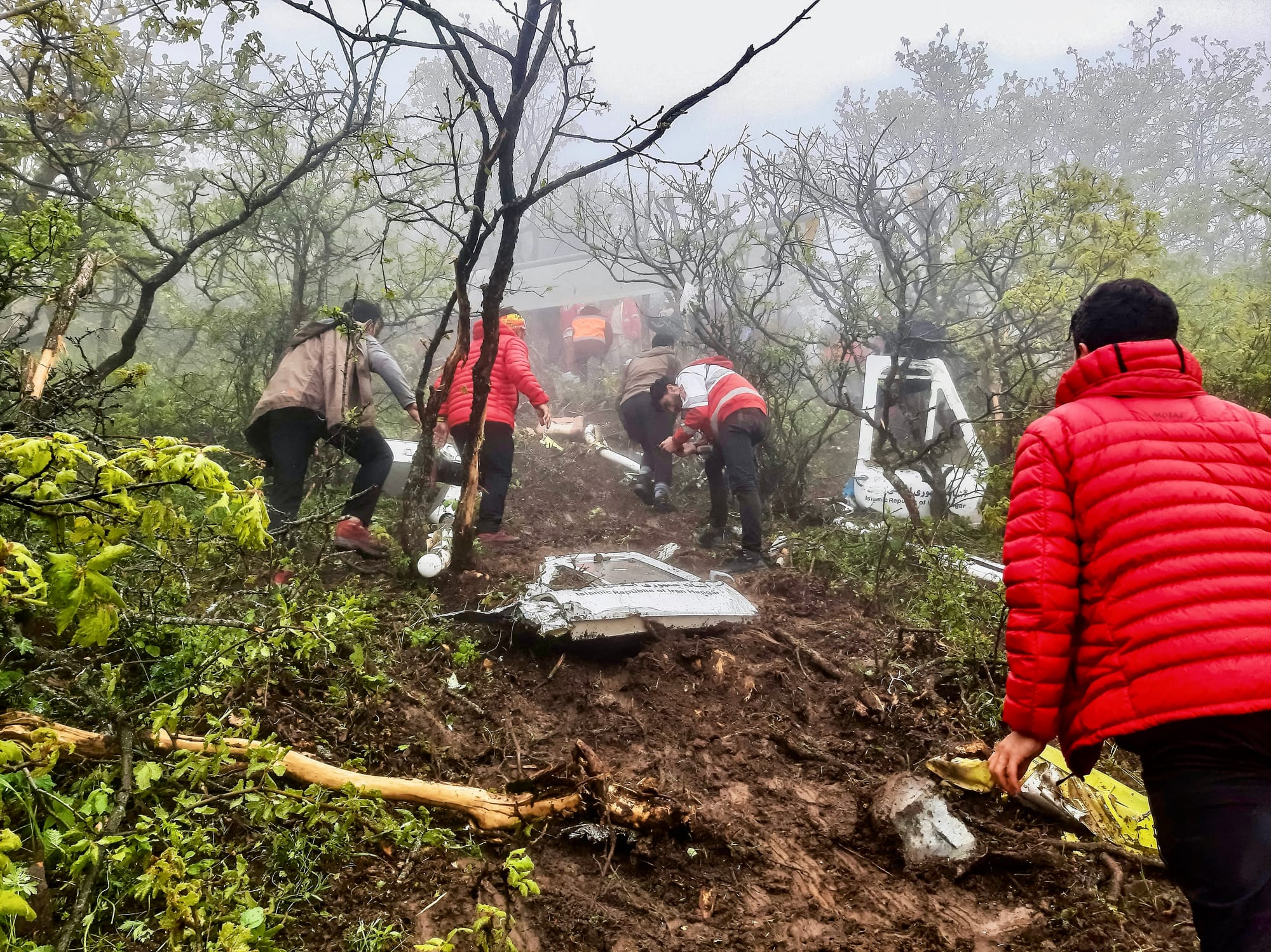 iran president helicopter crash search rescue wreckage