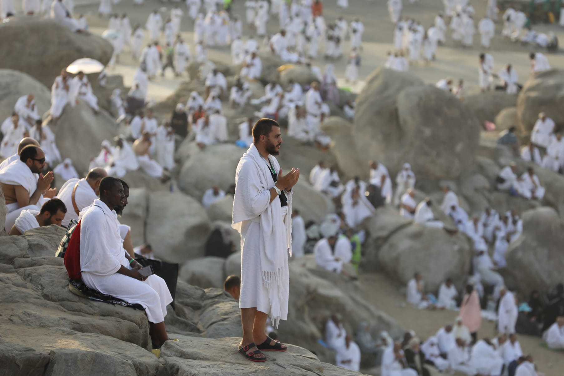 hajj pilgrim pray mecca