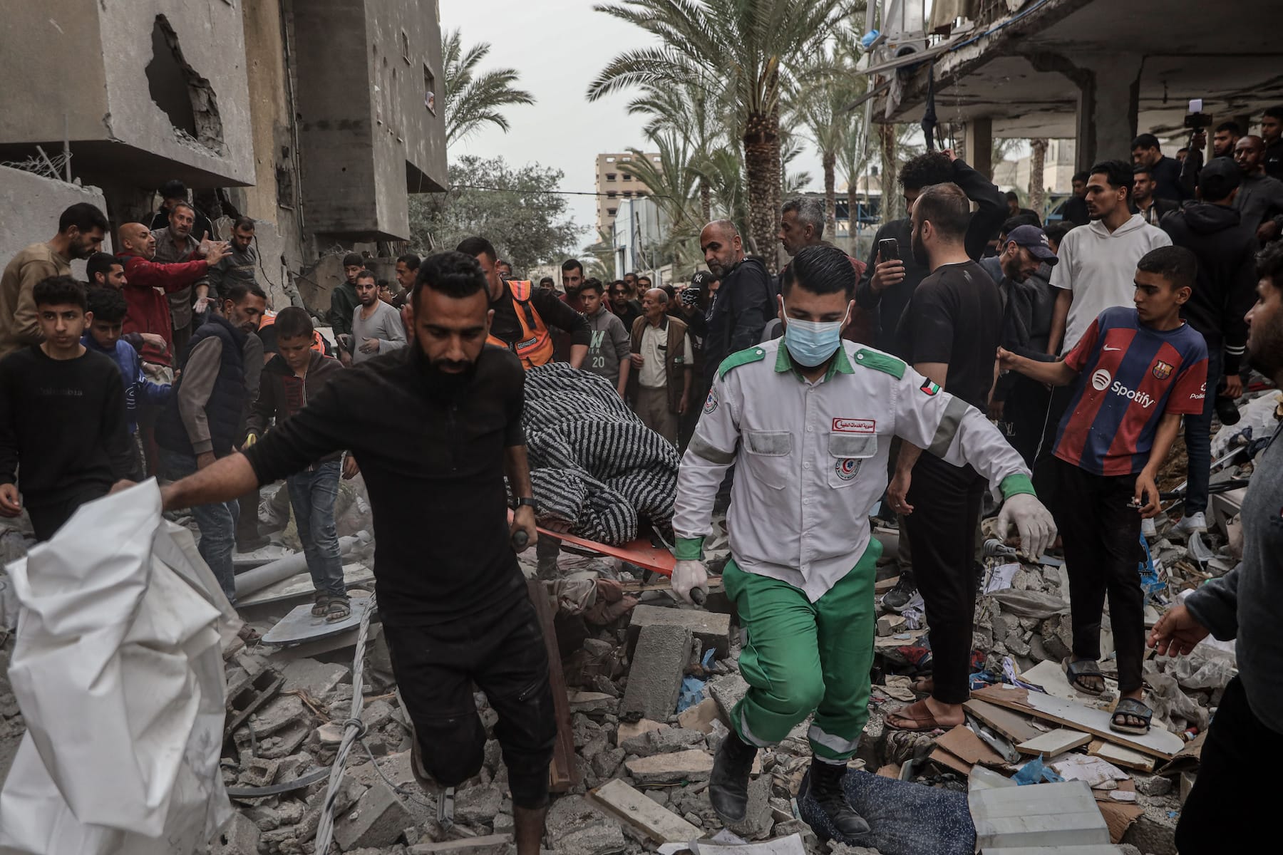 israel block UK MPs entry deport palestine yuan yang abtisam mohamed