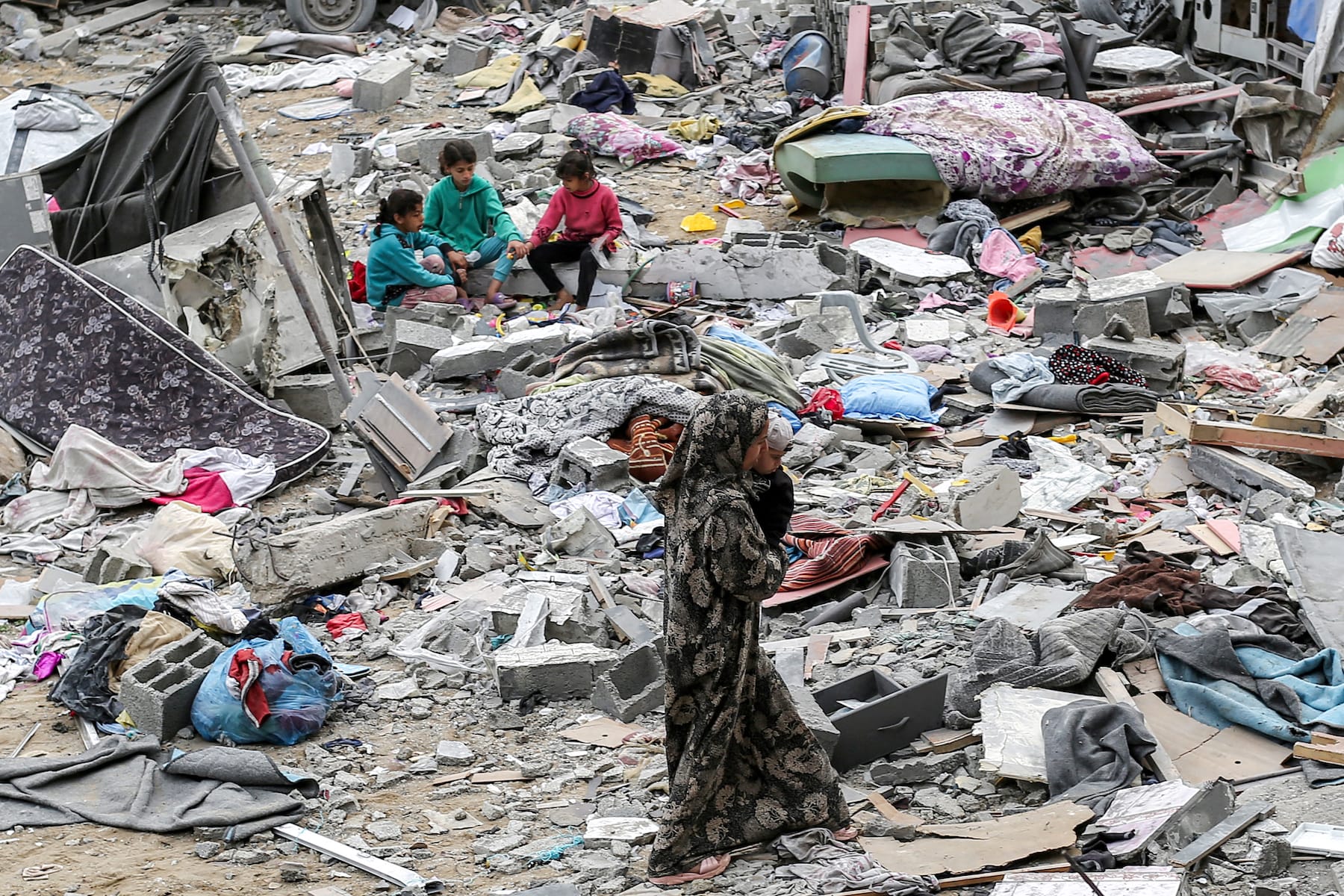 israel block UK MPs entry deport palestine yuan yang abtisam mohamed