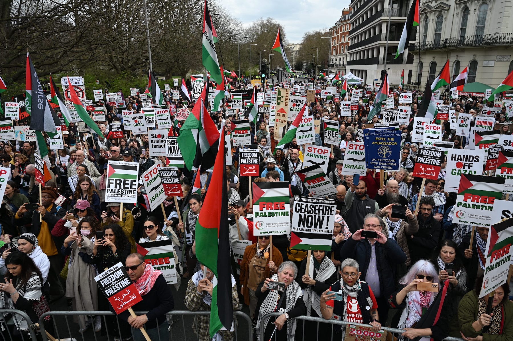 israel block UK MPs entry deport palestine yuan yang abtisam mohamed