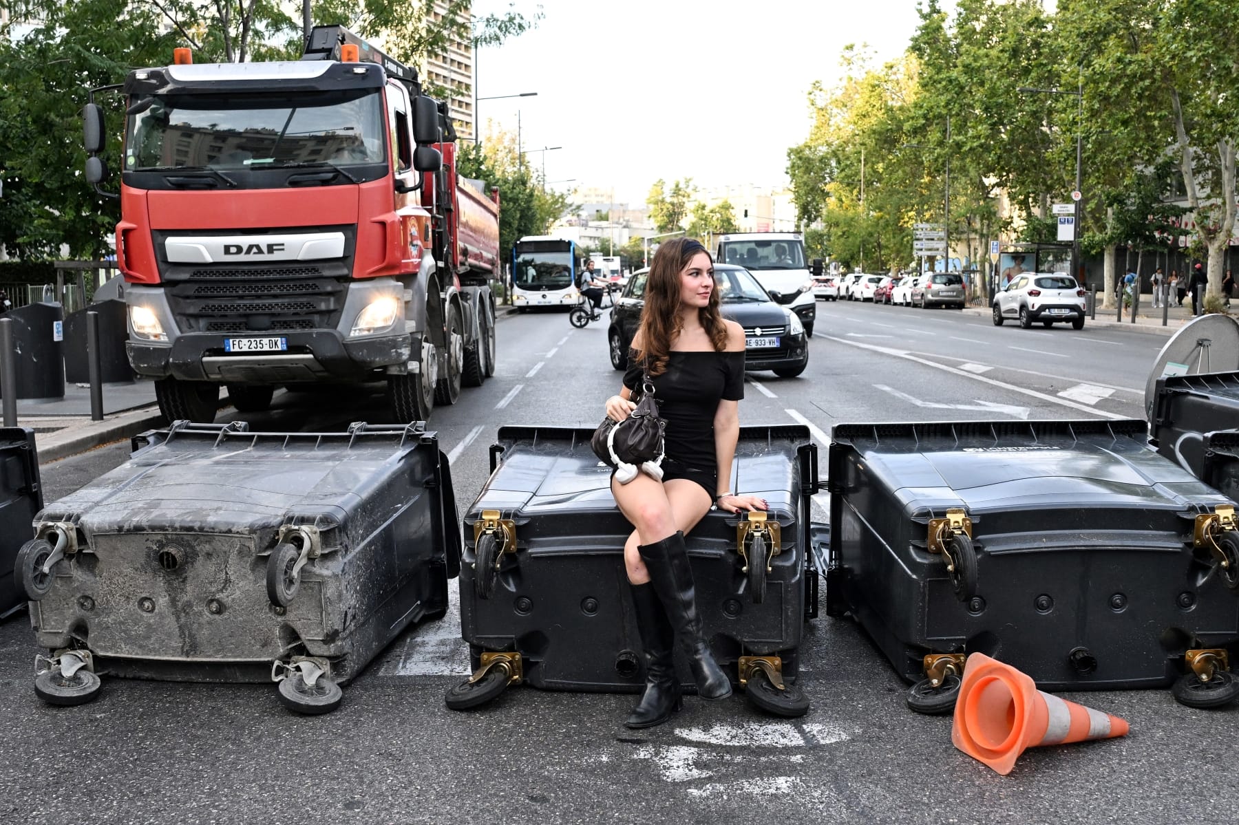france block everything anti government protest