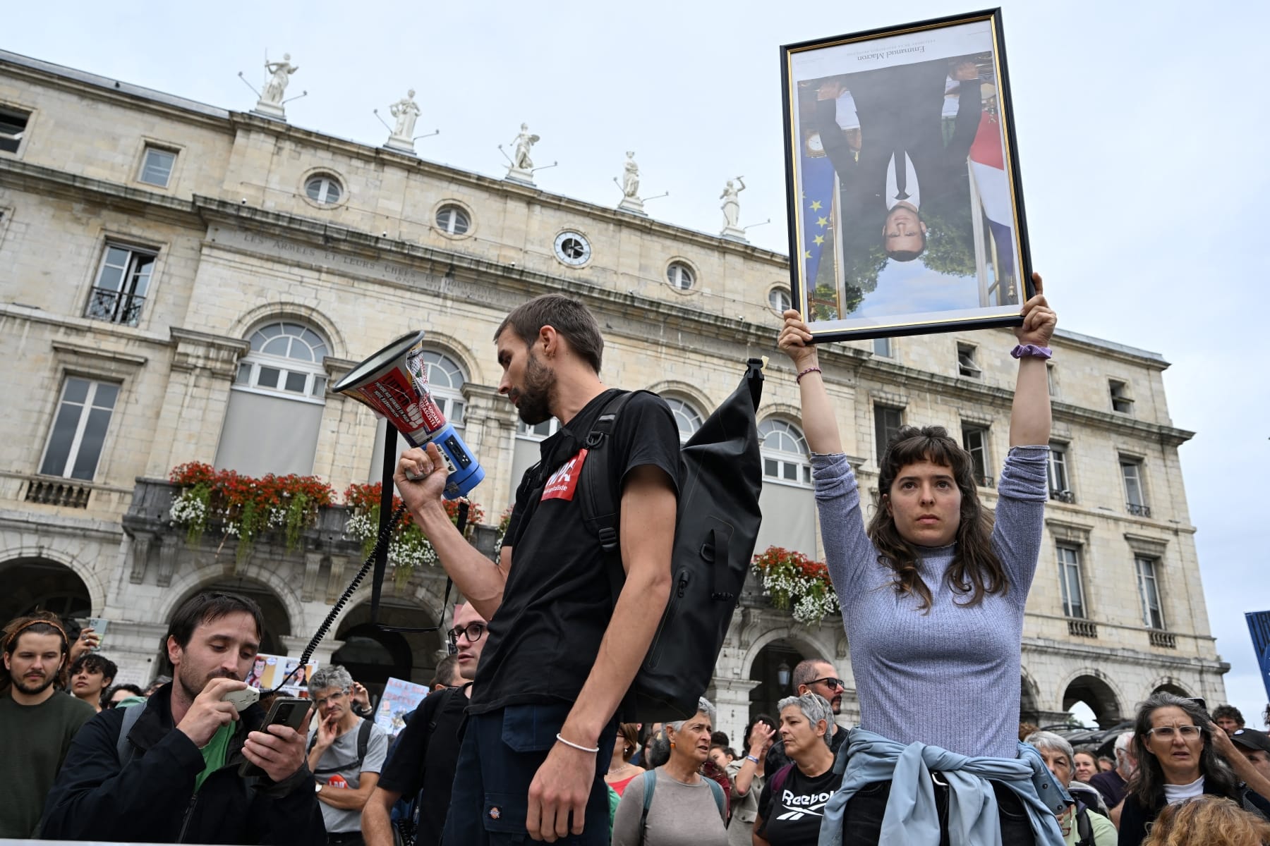 france block everything anti government protest