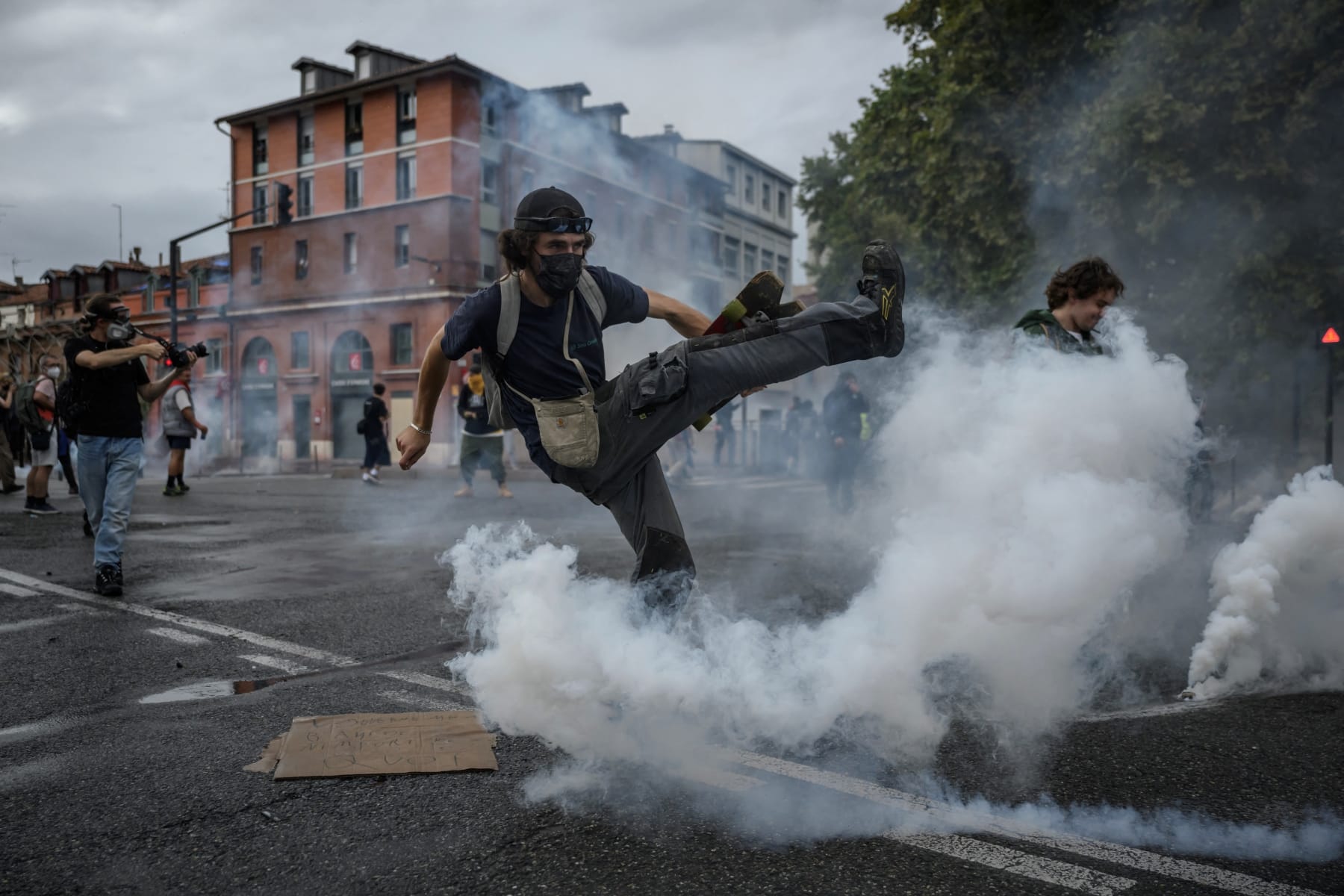 france block everything anti government protest