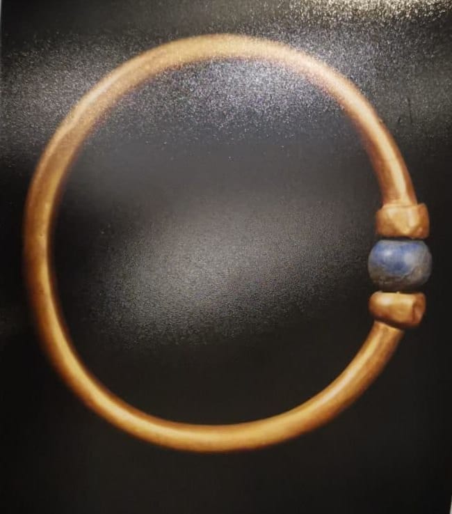 egypt gold bracelet stealing arrest cairo museum