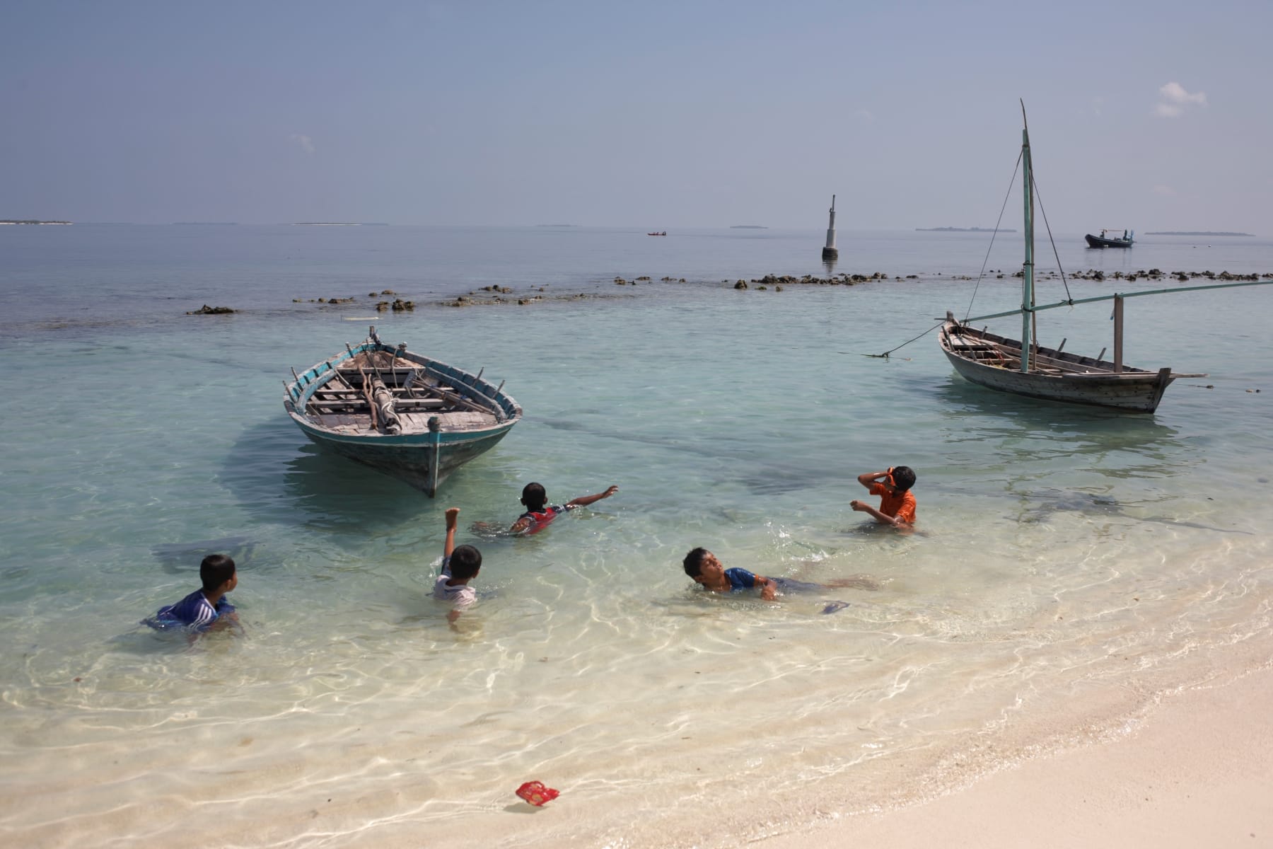 maldives ban smoking first country