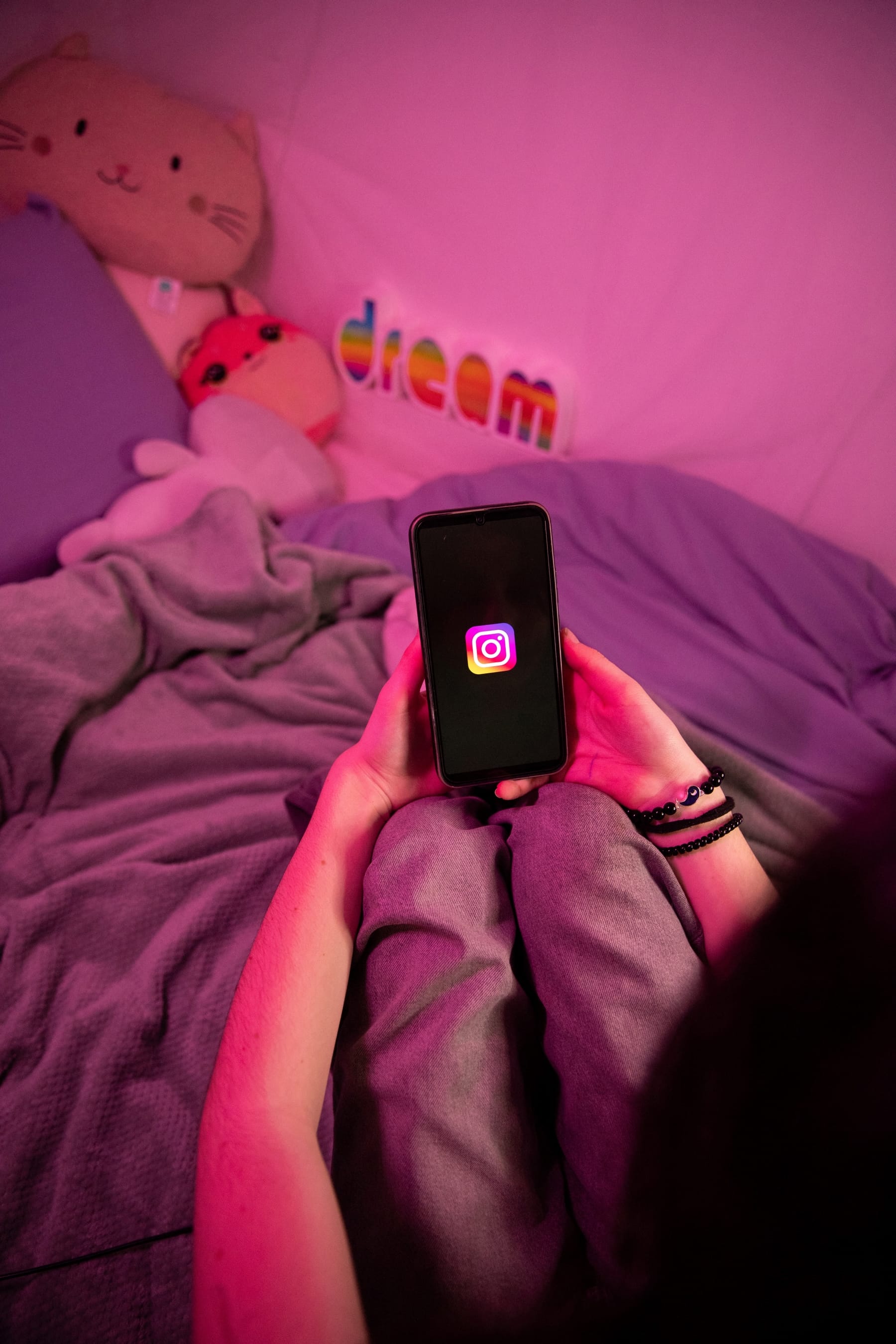 Uk social media curfew 16 17 years old