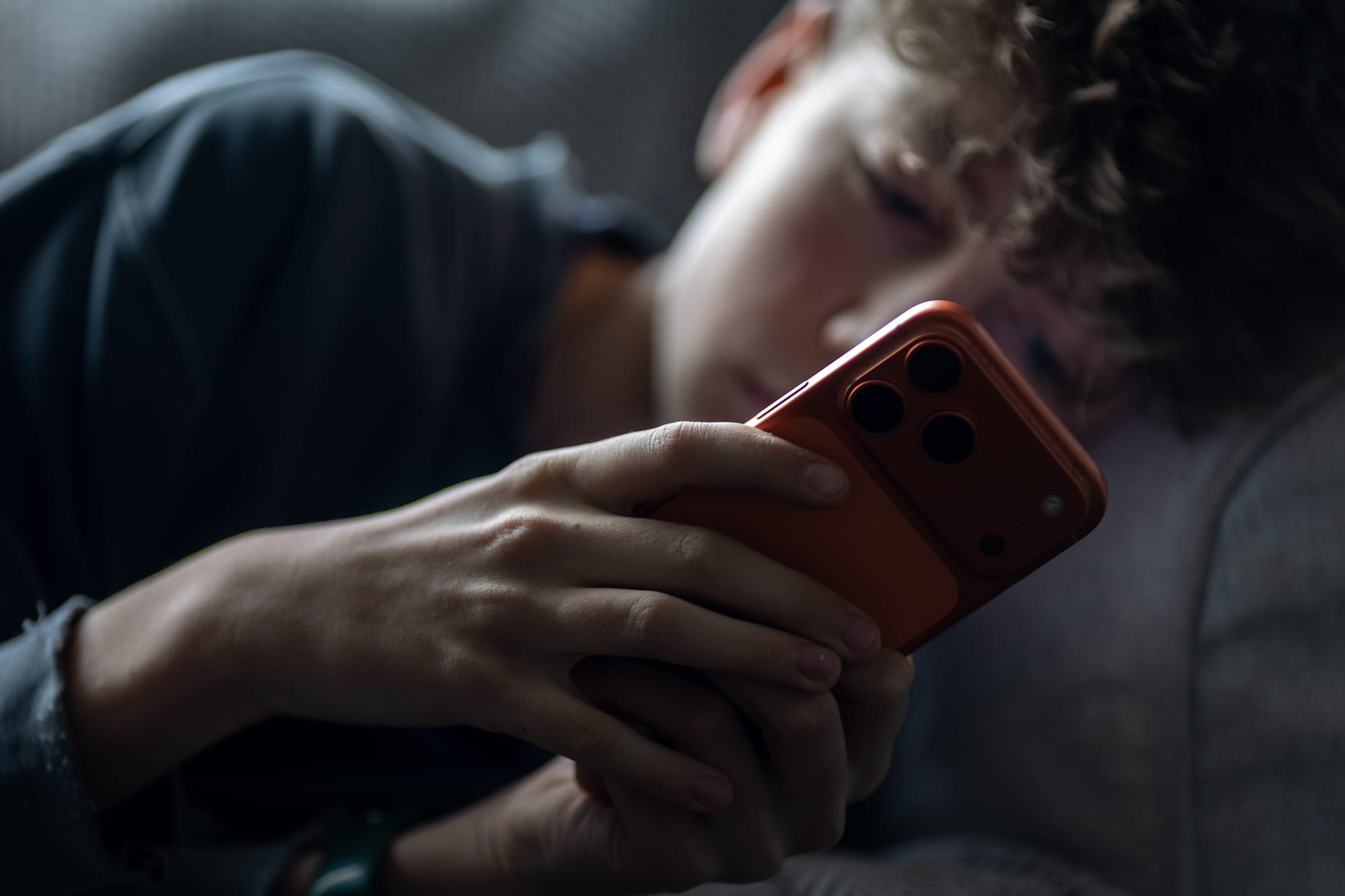 Uk social media curfew 16 17 years old