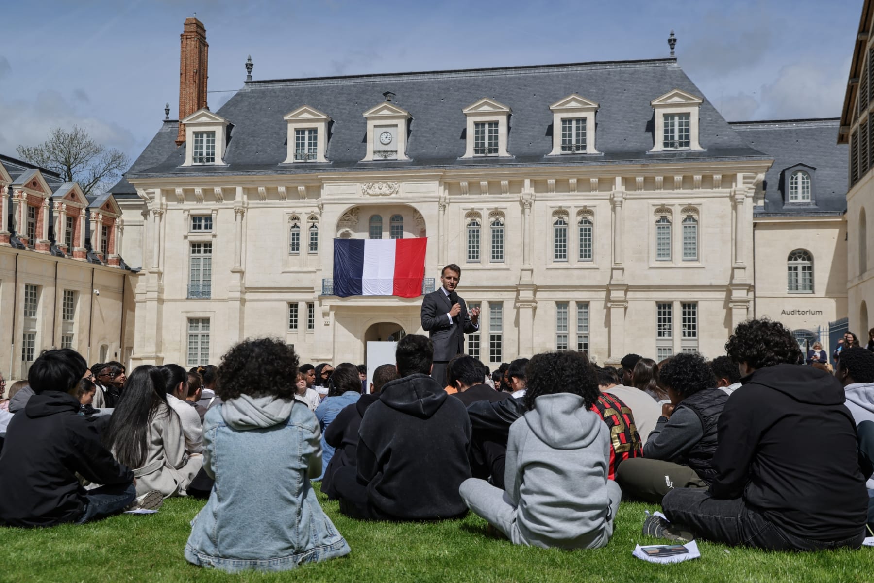 france social media ban children under 15 first eu