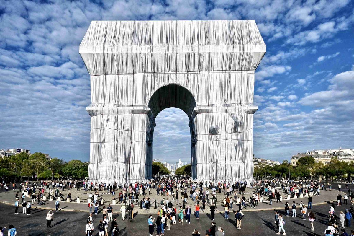 arc de triomphe wrapped