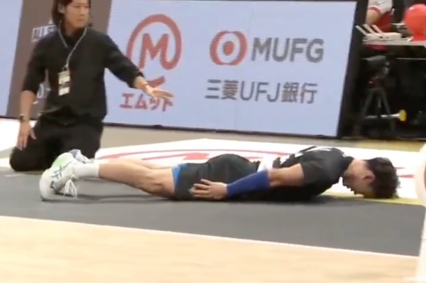 Japanese volleyball player sliding apology nishida yuji