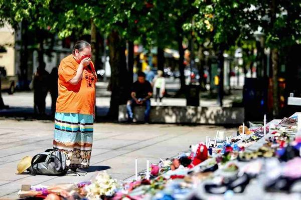 canada 215 indigenous children remains residential schools
