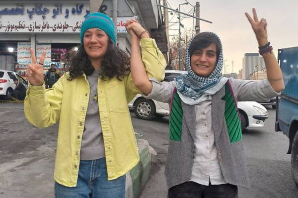 iran niloofar hamedi elaheh mohammadi journalists freed mahsa amini