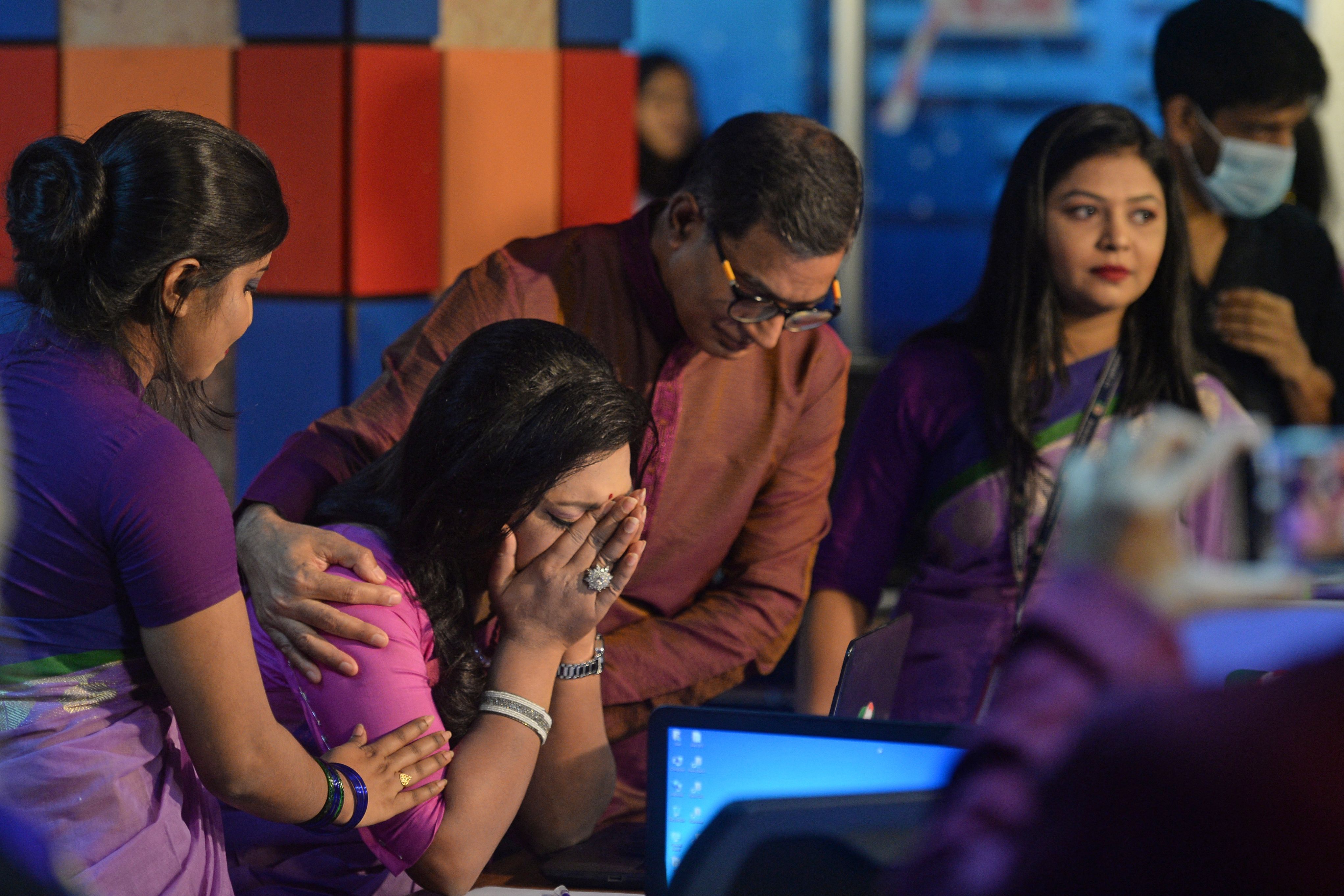 Tashnuva Anan Shishir (2L) claimed to be Bangladesh's first transgender television news presenter broke in tears photo.