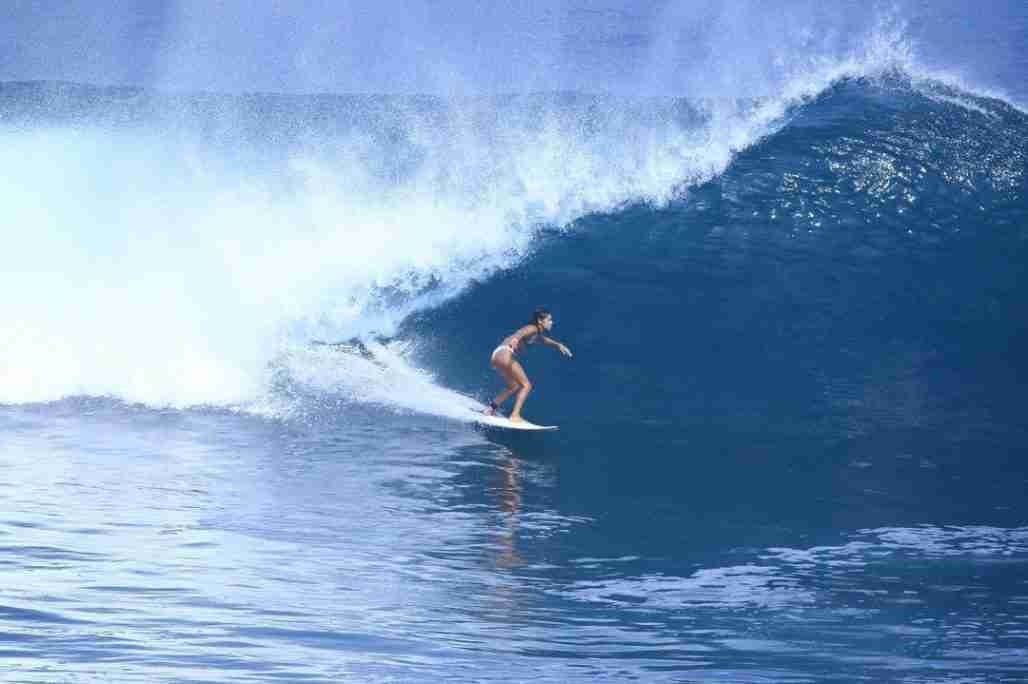 22-year-old Diaz was surfing on the sea photo.