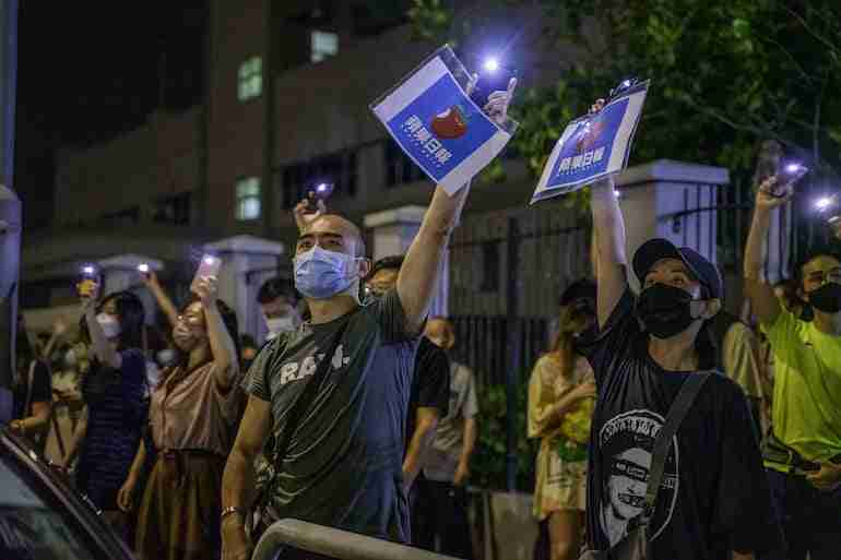 Supporters gathered at the Apple Daily's office.