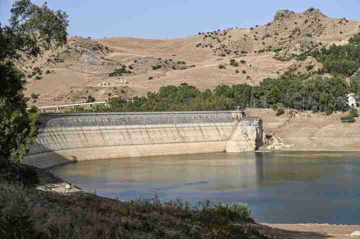 lake pozzillo italy drought climate change