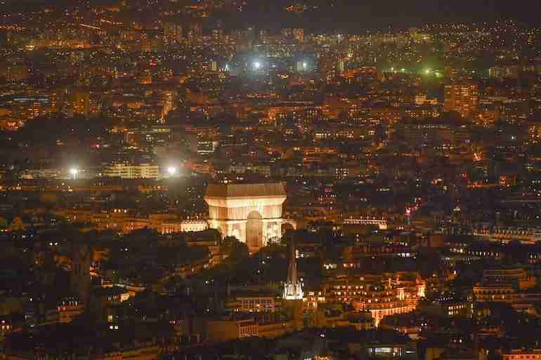 arc de triomphe wrapped