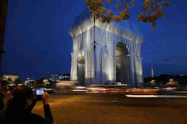 arc de triomphe wrapped